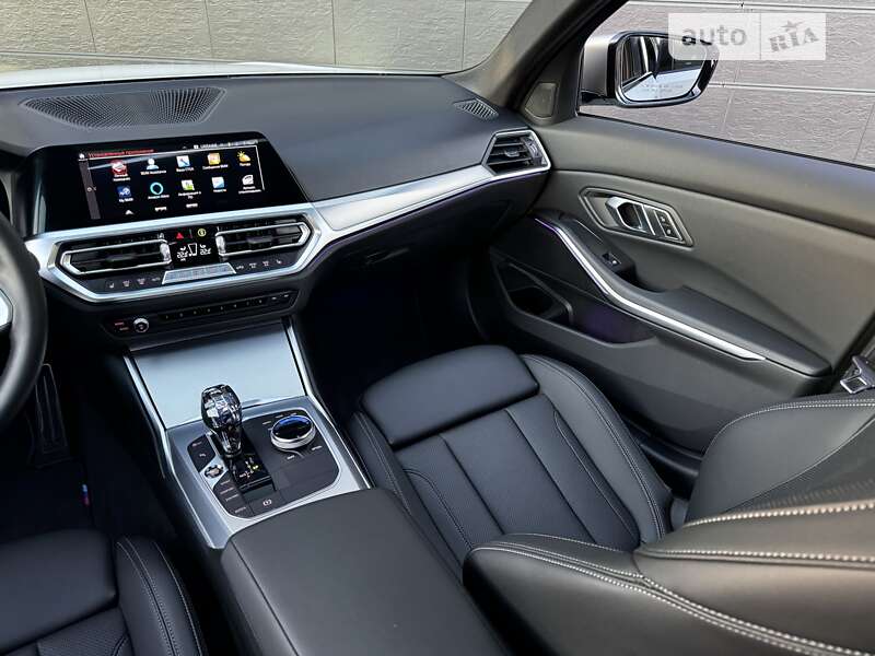 Седан BMW 3 Series 2022 в Киеве