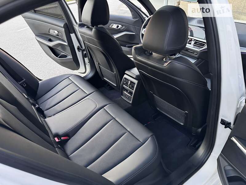 Седан BMW 3 Series 2022 в Киеве
