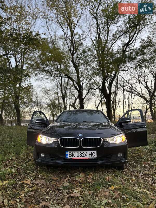 Седан BMW 3 Series 2014 в Млинове фото 34 Седан BMW 3 Series 2014 в Млинове
