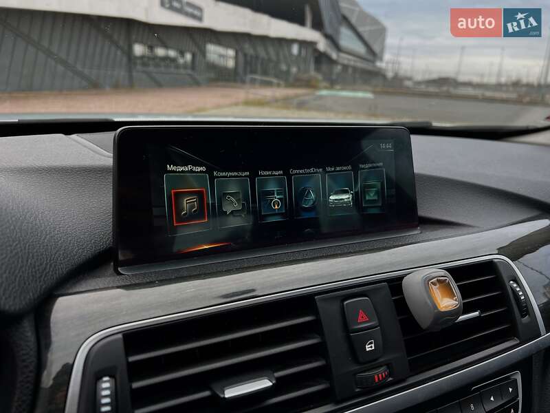 Седан BMW 3 Series 2017 в Львові
