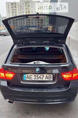 Универсал BMW 3 Series 2010 в Вишневом