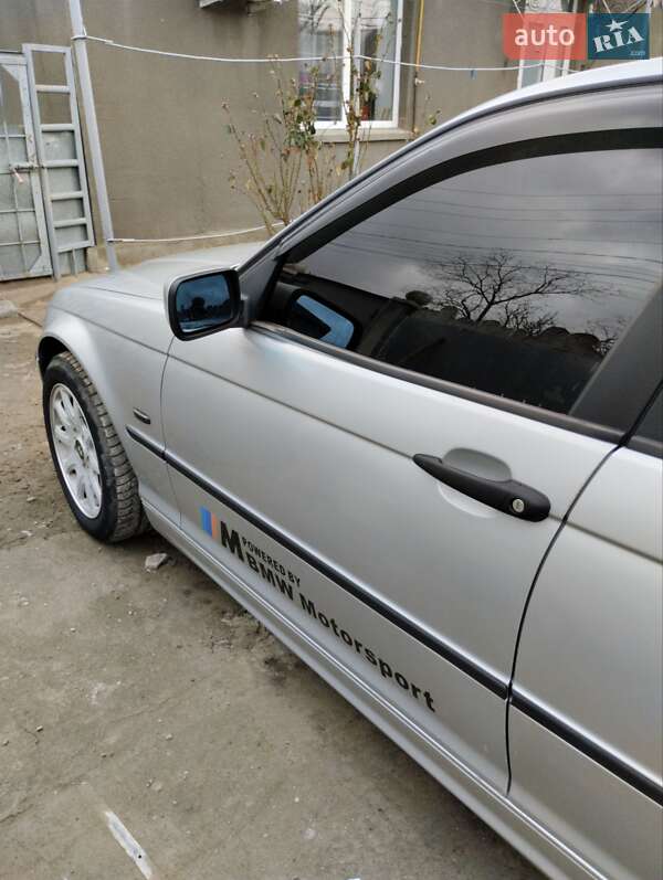Седан BMW 3 Series 2000 в Рени