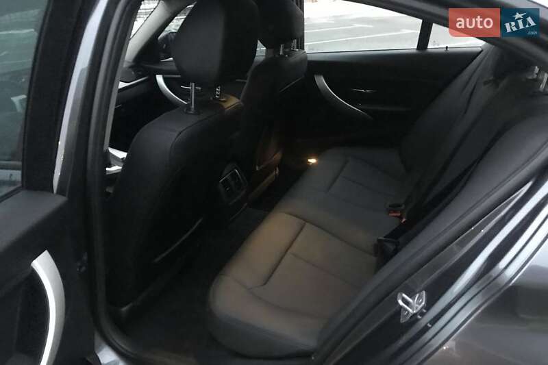 Седан BMW 3 Series 2017 в Киеве