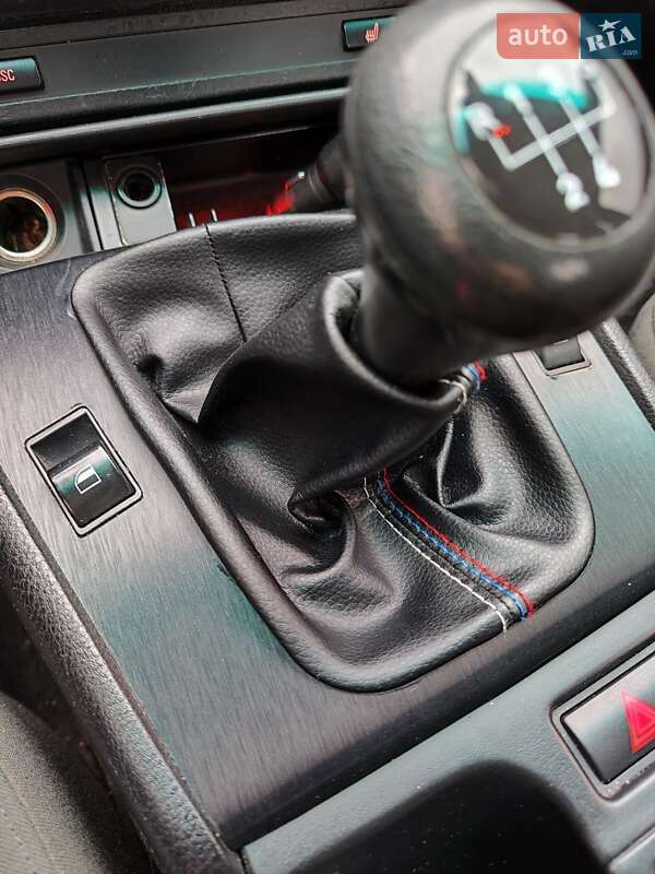 Седан BMW 3 Series 2002 в Олександрії