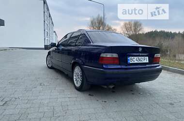 Седан BMW 3 Series 1995 в Новояворовске