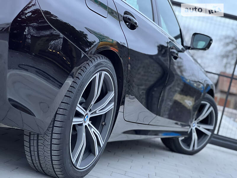 Седан BMW 3 Series 2019 в Львові