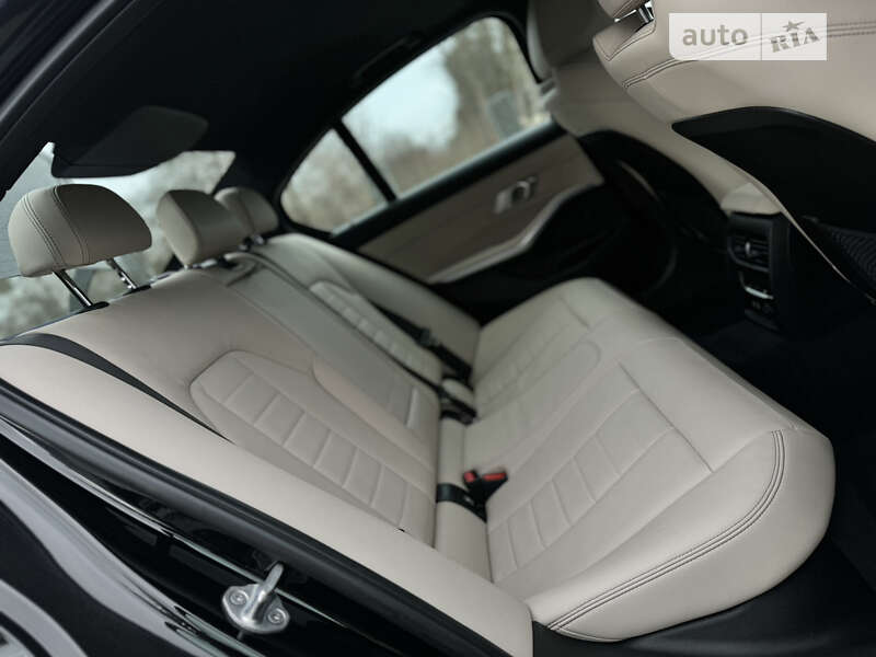 Седан BMW 3 Series 2019 в Львові