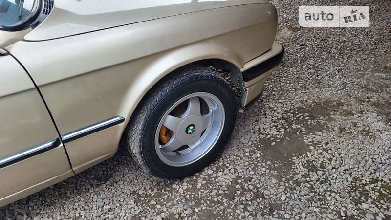 Седан BMW 3 Series 1986 в Ужгороде