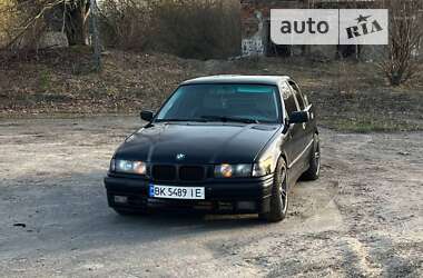 Седан BMW 3 Series 1995 в Березному