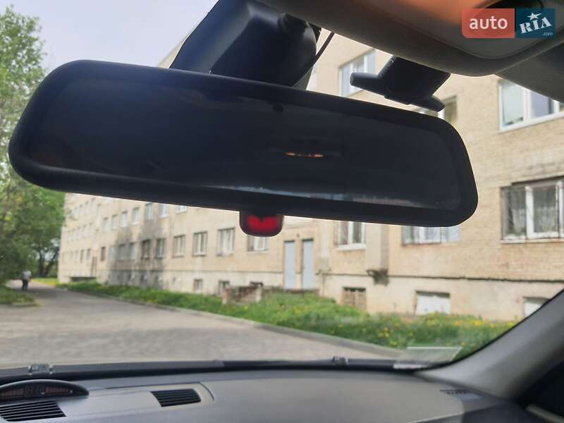 Седан BMW 3 Series 2005 в Львове