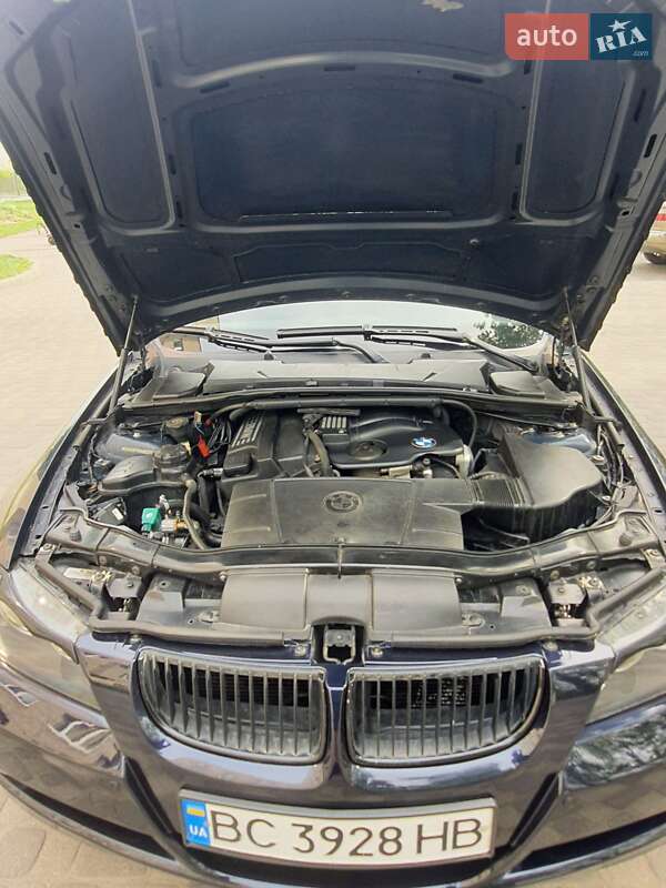 Седан BMW 3 Series 2005 в Львове
