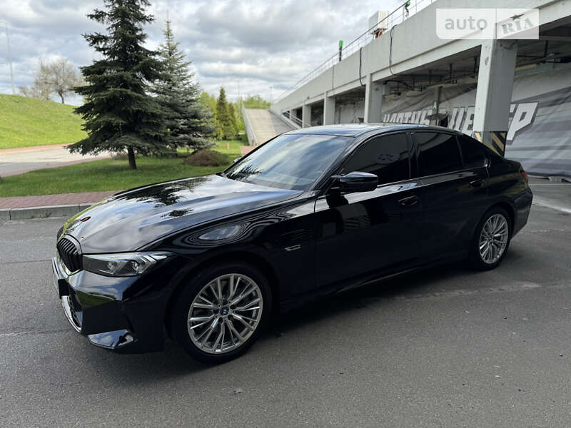 Седан BMW 3 Series 2022 в Киеве