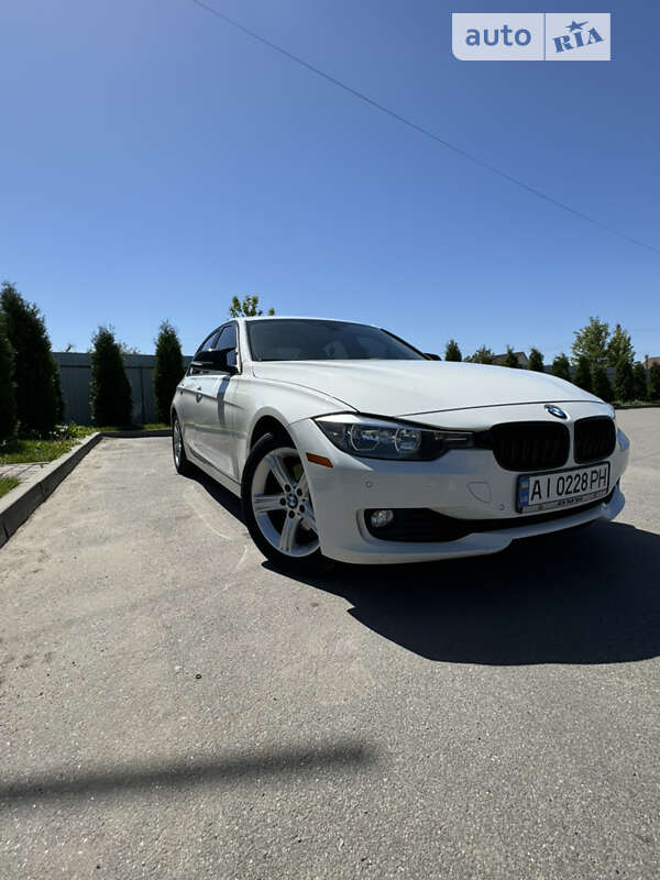 Седан BMW 3 Series 2015 в Миронівці