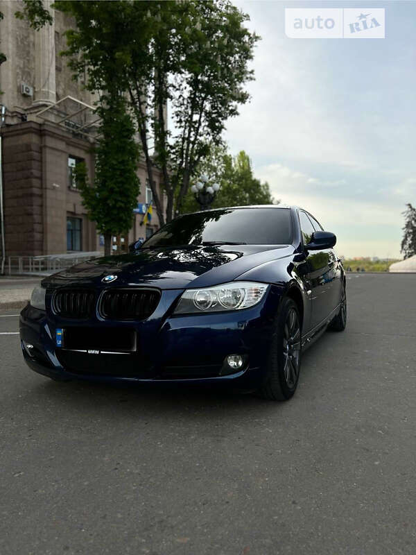 Седан BMW 3 Series 2010 в Николаеве