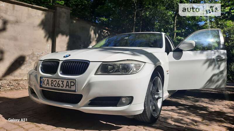 Седан BMW 3 Series 2011 в Чернівцях