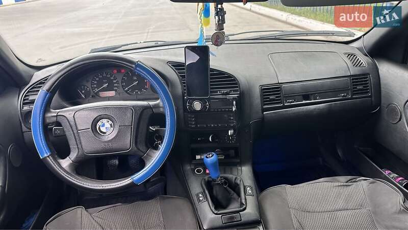 Седан BMW 3 Series 1995 в Одессе