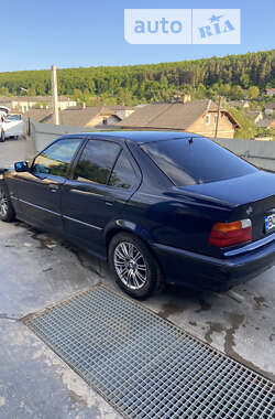Седан BMW 3 Series 1994 в Бучаче