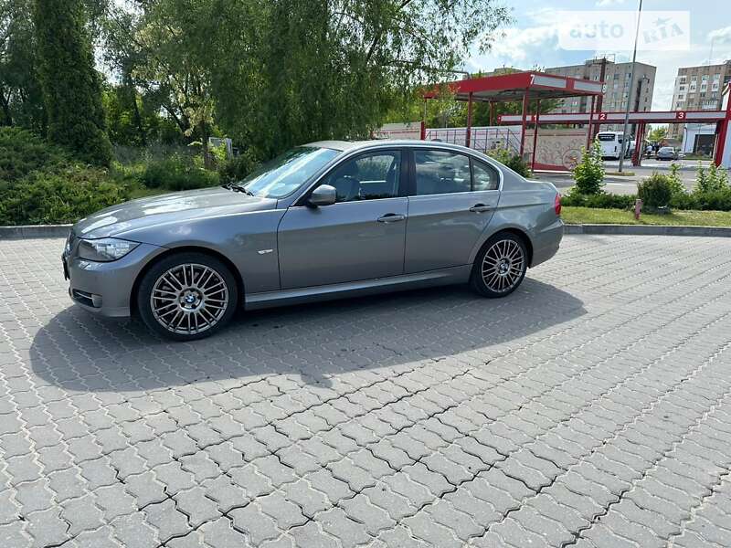 Седан BMW 3 Series 2011 в Виннице