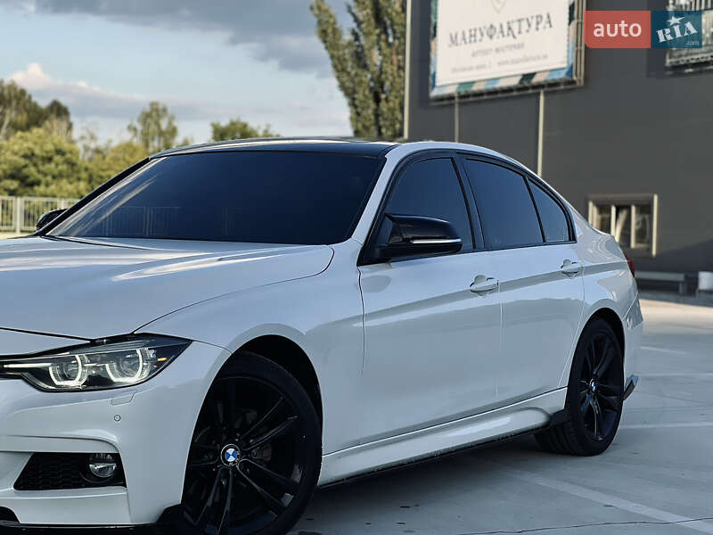 Седан BMW 3 Series 2015 в Киеве