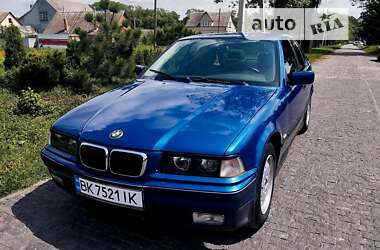 Седан BMW 3 Series 1998 в Млиніві