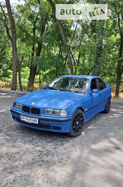 Седан BMW 3 Series 1996 в Запорожье