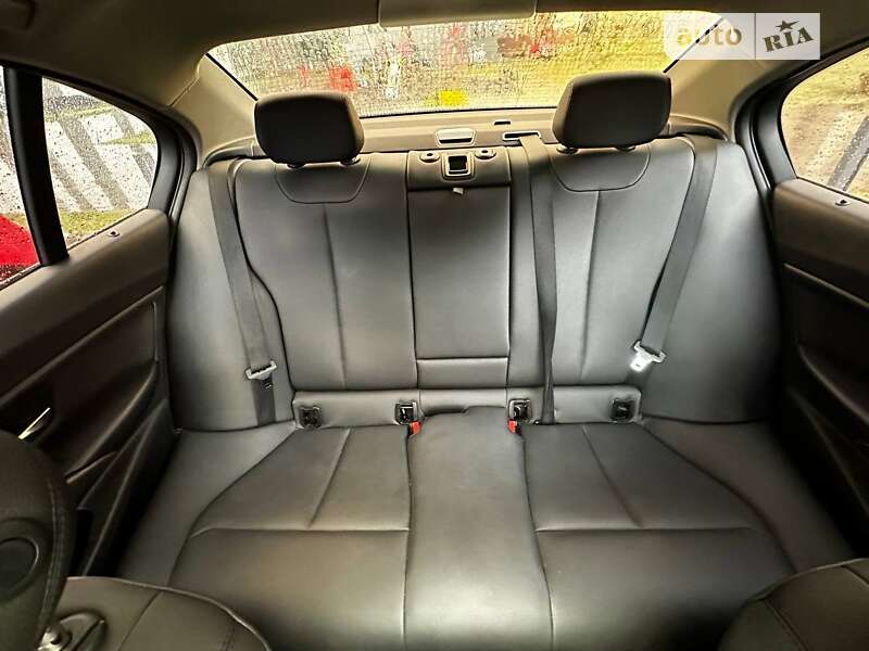 Седан BMW 3 Series 2013 в Львове