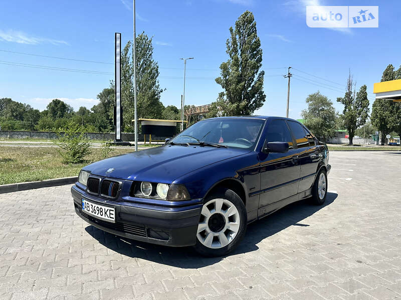 Седан BMW 3 Series 1994 в Днепре