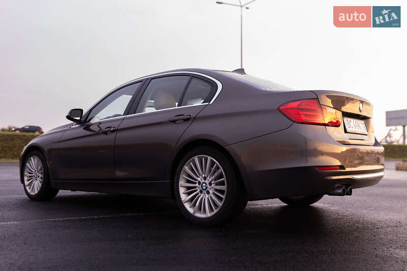 Седан BMW 3 Series 2013 в Львові