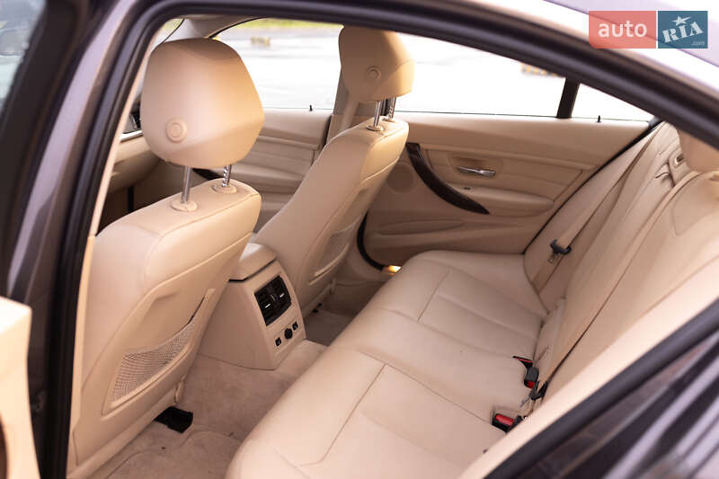 Седан BMW 3 Series 2013 в Львові
