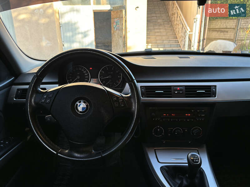 Седан BMW 3 Series 2006 в Острозі