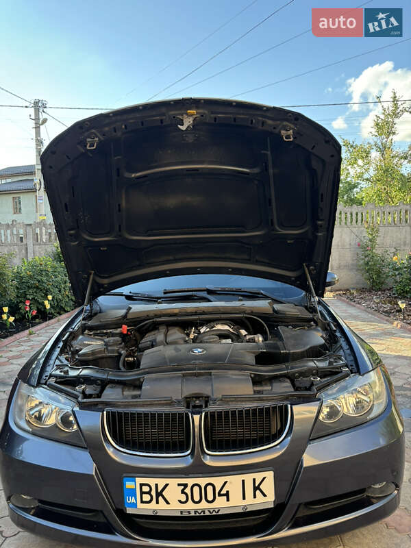 Седан BMW 3 Series 2006 в Острозі