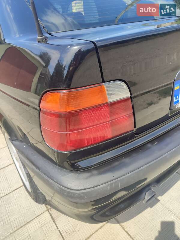 Седан BMW 3 Series 1994 в Панютине