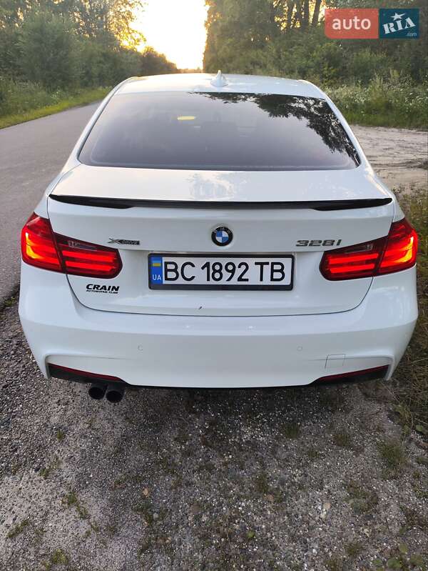 Седан BMW 3 Series 2013 в Львове