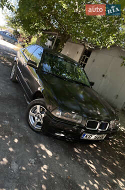 Седан BMW 3 Series 1994 в Запорожье