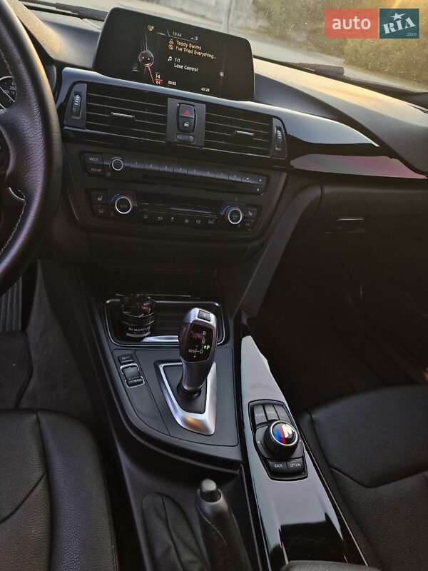 Седан BMW 3 Series 2015 в Болграде
