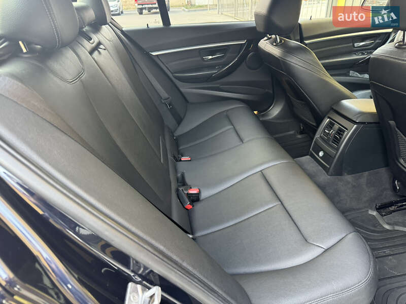 Седан BMW 3 Series 2016 в Киеве