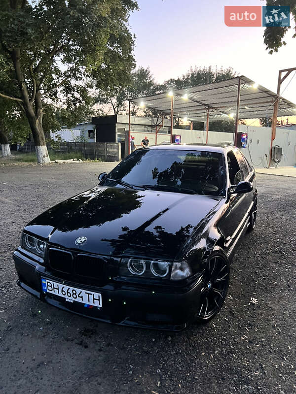 Седан BMW 3 Series 1995 в Одессе