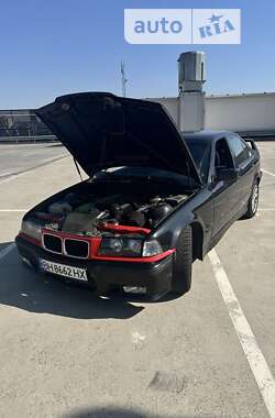 Седан BMW 3 Series 1995 в Киеве