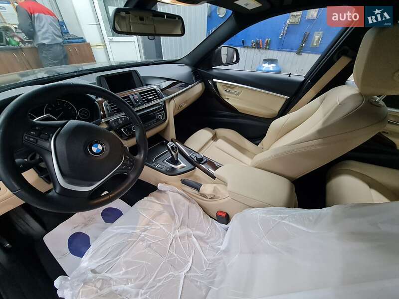 Седан BMW 3 Series 2016 в Чернівцях