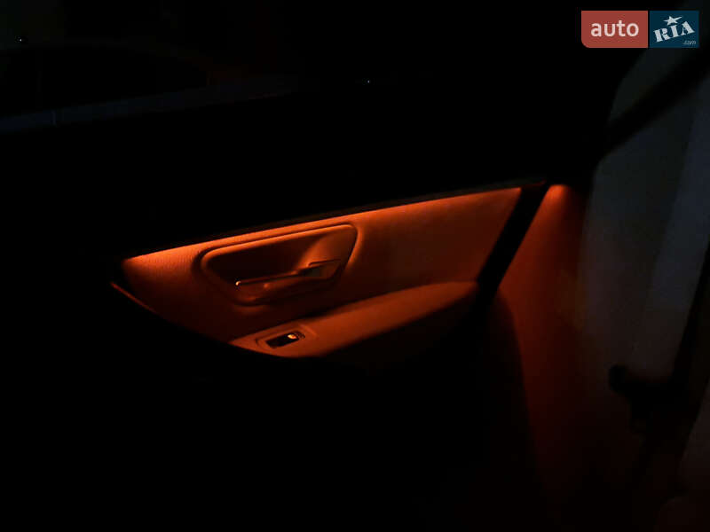 Седан BMW 3 Series 2017 в Киеве