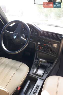 Седан BMW 3 Series 1991 в Днепре