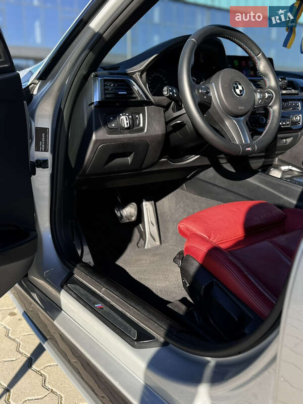 Седан BMW 3 Series 2018 в Львові