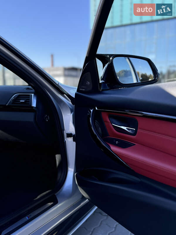 Седан BMW 3 Series 2018 в Львові