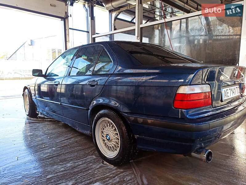 Седан BMW 3 Series 1995 в Дніпрі