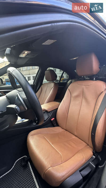 Седан BMW 3 Series 2016 в Львові