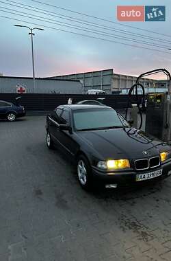 Седан BMW 3 Series 1991 в Киеве