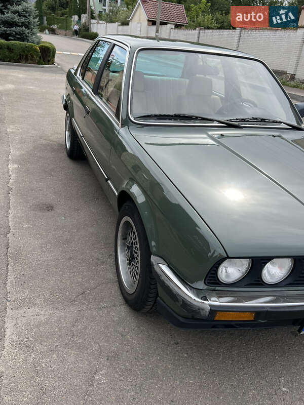 Седан BMW 3 Series 1984 в Киеве
