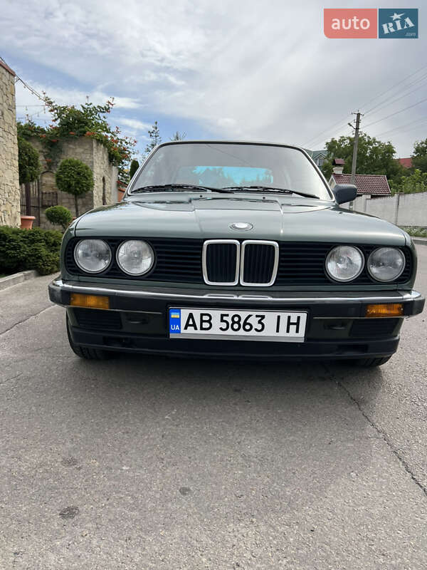 Седан BMW 3 Series 1984 в Киеве