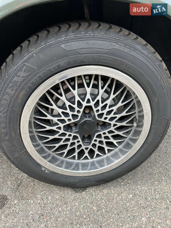 Седан BMW 3 Series 1984 в Киеве