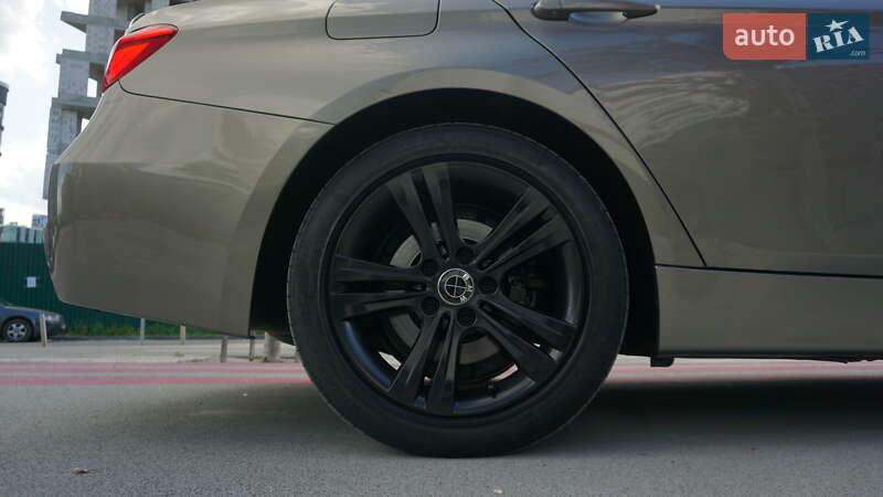 Седан BMW 3 Series 2015 в Киеве